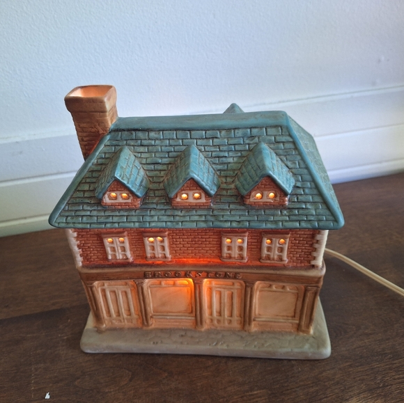 Brookstone historic building for Christmas Village - Picture 8 of 11